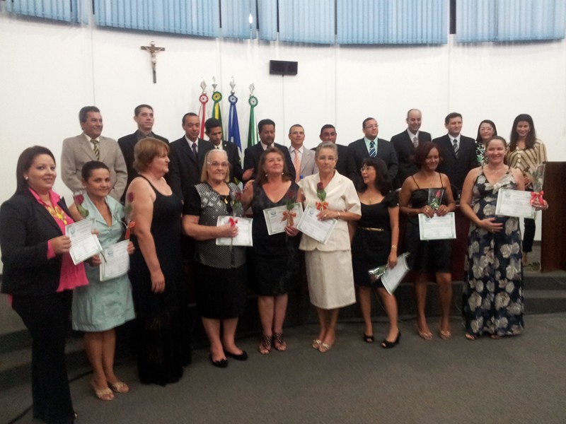 As mulheres são homenageadas na Câmara Municipal durante a sessão